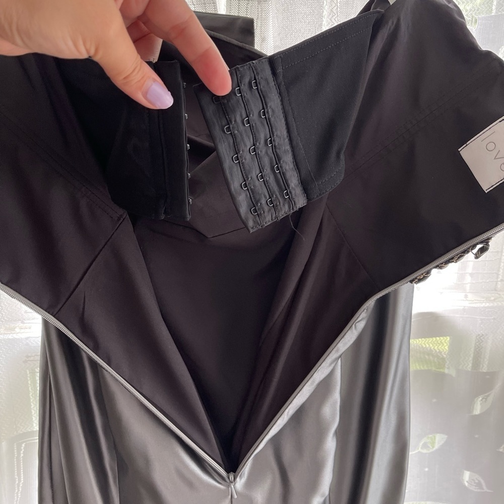 Love Gown mermaid style, worn once—- Needs to be dry cleaned to remove stain - Picture 7 of 10